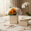 Caja de rosas La Mini Blanca Floral Design Tournesol de BELLE FLEUR ECUADOR, con flores blancas y diseño floral en la caja.