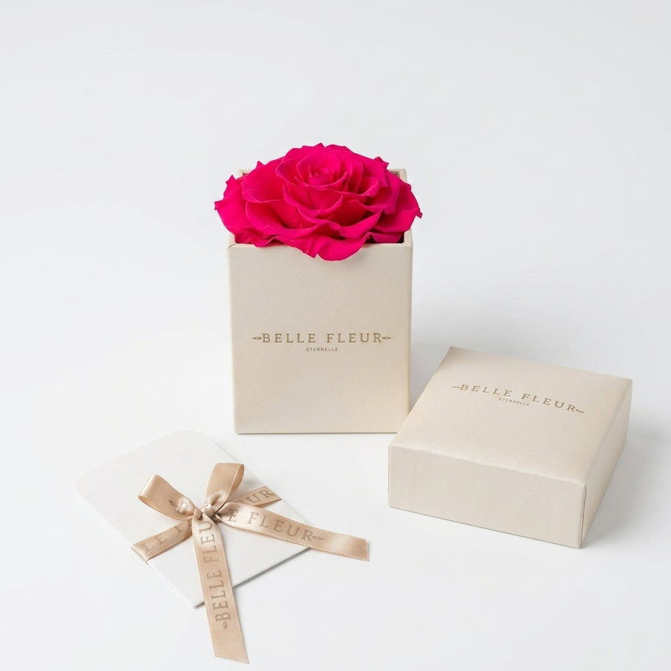 Cajas de rosas La Jolie Blanca PINK de BELLE FLEUR ECUADOR, con flores en tonos rosados y elegantes diseños de caja.