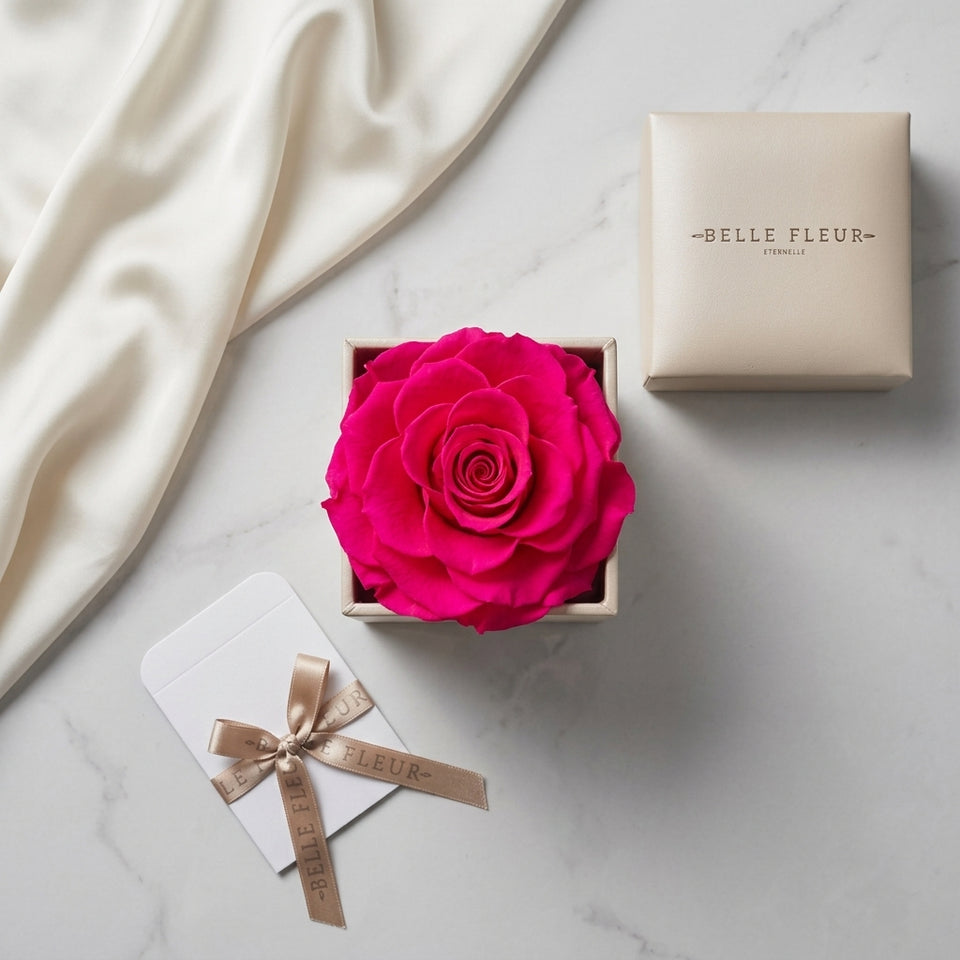 Cajas de rosas La Jolie Blanca PINK de BELLE FLEUR ECUADOR, presentación elegante con flores frescas en caja decorativa.
