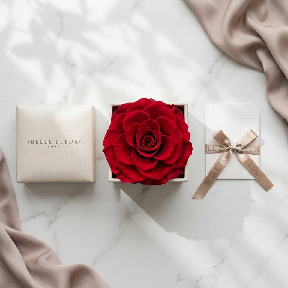 Cajas de rosas blancas La Jolie Blanca RED01 de BELLE FLEUR ECUADOR, presentación elegante con rosas frescas.