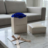 Cajas de rosas La Jolie Blanca BLUE de BELLE FLEUR ECUADOR, con flores frescas y elegantes en una presentación de alta calidad.