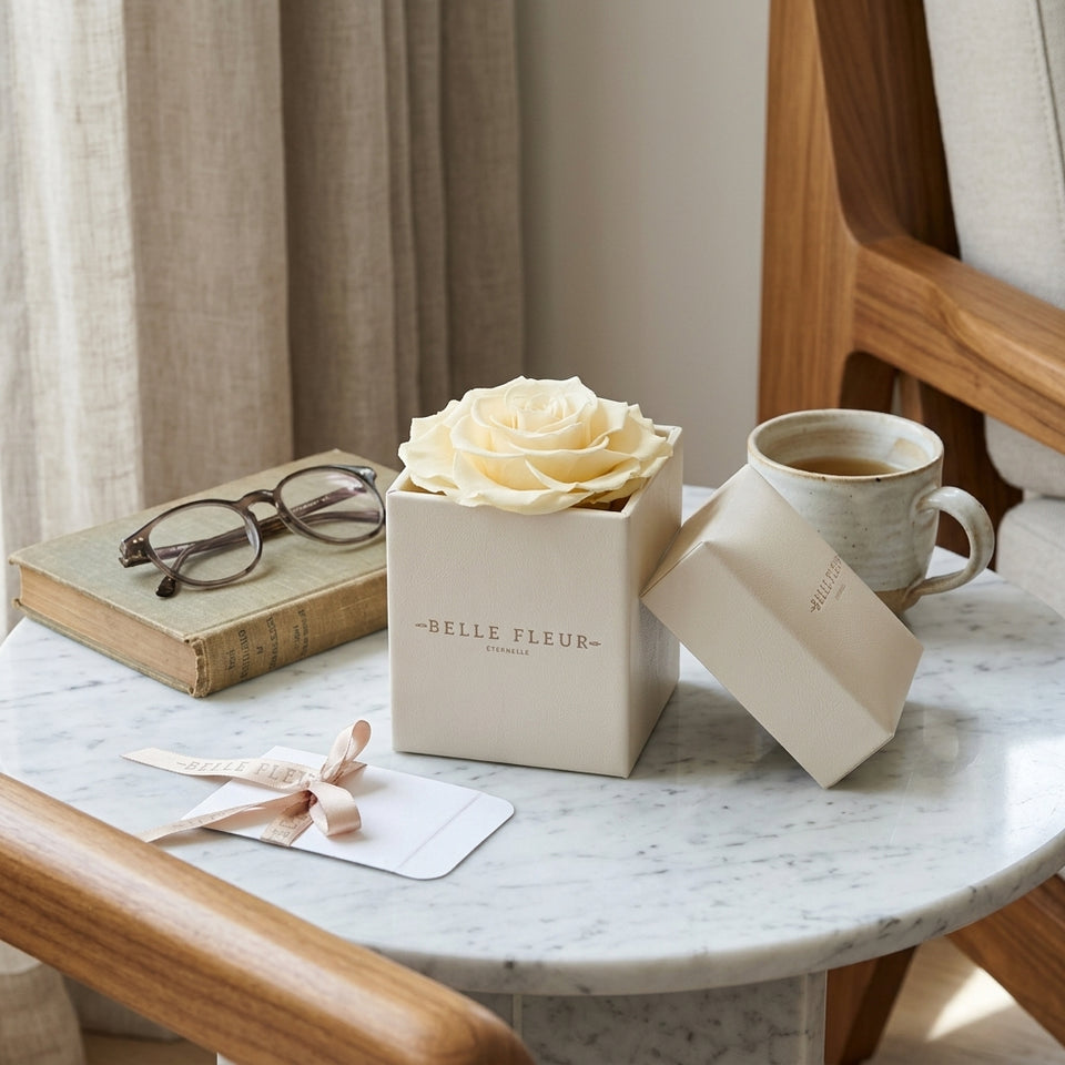 Cajas de rosas blancas y beige La Jolie Blanca BEIGE de BELLE FLEUR ECUADOR en una sesión fotográfica
