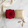 Cajas de rosas La Jolie D'Ór RED02 de BELLE FLEUR ECUADOR, con flores rojas y elegantes en una presentación decorativa