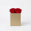 Caja de rosas La Mini Dorada RED de BELLE FLEUR ECUADOR, con rosas rojas en una elegante caja de flores.