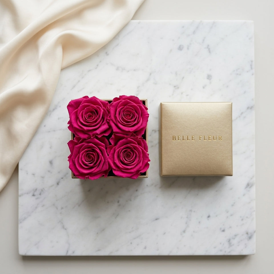 Cajas de rosas La Mini Dorada PINK 2 de la marca BELLE FLEUR ECUADOR, con arreglos florales en tonos rosados.