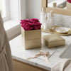 Cajas de rosas La Mini Dorada PINK 2 de BELLE FLEUR ECUADOR, con elegantes rosas rosadas en una caja decorativa.