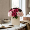 Cajas de rosas Mini Blanca Floral Design 3 de BELLE FLEUR ECUADOR con diseño floral en tonos blancos y verdes.