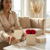 Cajas de rosas La Mini Blanca RED de BELLE FLEUR ECUADOR, con elegantes cajas de rosas blancas y rojas en estilo sofisticado.