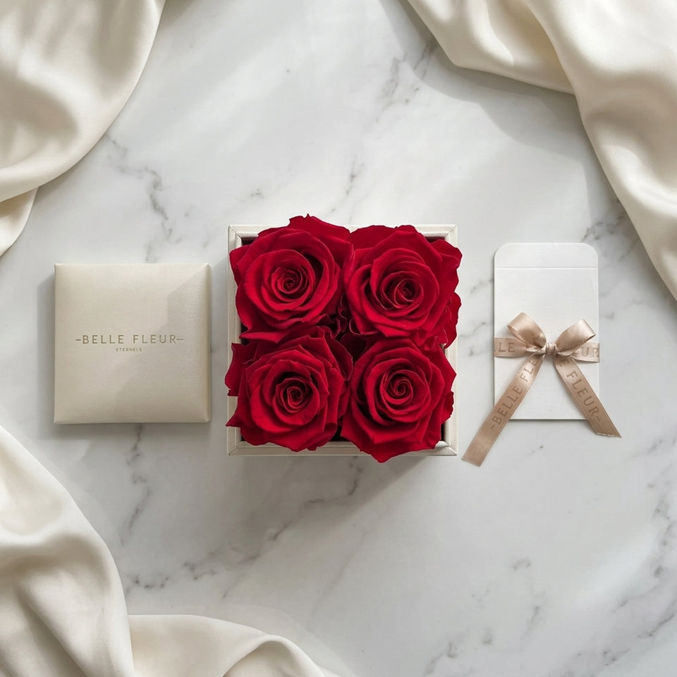 Caja de rosas La Mini Blanca RED de BELLE FLEUR ECUADOR, presentación en caja elegante con rosas blancas y rojas.
