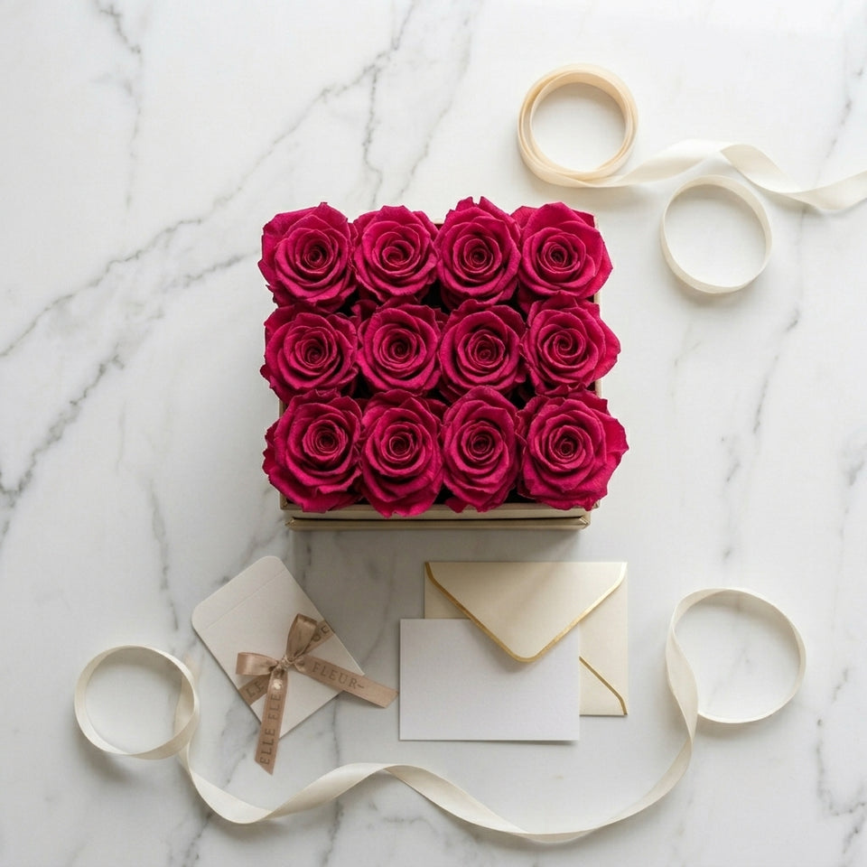 Cajas de rosas La Midi d'Or PINK de BELLE FLEUR ECUADOR con flores rosadas y detalles elegantes en la caja.