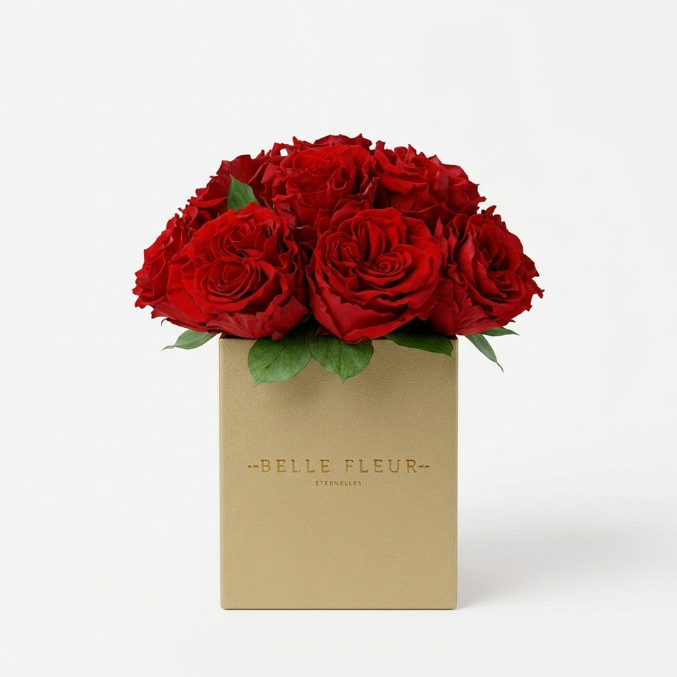 Caja de rosas La Mini Dorada Rose du Jardin de BELLE FLEUR ECUADOR con rosas doradas y verdes, presentación elegante.