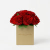 Caja de rosas La Mini Dorada Rose du Jardin de BELLE FLEUR ECUADOR con rosas doradas y verdes, presentación elegante.
