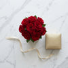 Cajas de rosas La Mini Dorada Rose du Jardin de BELLE FLEUR ECUADOR, con rosas doradas en una caja elegante.