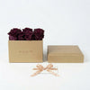 Cajas de rosas La Midi Dorada Violeta de BELLE FLEUR ECUADOR, con flores en tonos morados y detalles elegantes en la caja.