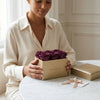 Cajas de rosas La Midi Dorada Violeta de BELLE FLEUR ECUADOR, con flores frescas y elegantes en un diseño delicado.