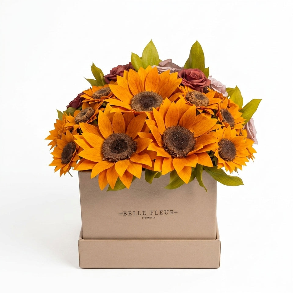 Caja de rosas La Midi Floral Design Tournesol de BELLE FLEUR ECUADOR con delicadas flores y diseño elegante.