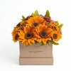 Caja de rosas La Midi Floral Design Tournesol de BELLE FLEUR ECUADOR con delicadas flores y diseño elegante.