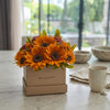Caja de rosas La Midi Floral Design Tournesol de BELLE FLEUR ECUADOR con flores de diseño floral y tonos vibrantes.