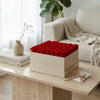 Cajas de rosas La Maxime Quarante et Neuf blanca perlada de la marca BELLE FLEUR ECUADOR, en una elegante presentación.