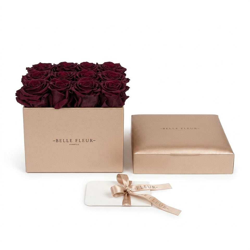 Cajas de rosas La Midi Gold Rose Morado de BELLE FLEUR ECUADOR, con rosas moradas en una elegante caja dorada.