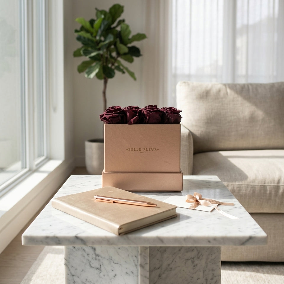 Caja de rosas La Midi Gold Rose Morado de BELLE FLEUR ECUADOR, con hermosas rosas moradas en una elegante caja de flores.