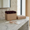 Cajas de rosas La Midi Gold Rose Morado de BELLE FLEUR ECUADOR con flores moradas y detalles dorados en una caja elegante