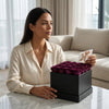 Caja de rosas La Grand Negra Morado de BELLE FLEUR ECUADOR, elegante presentación de flores en una caja decorativa.