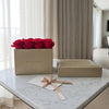 Cajas de rosas La Midi Dorada Rojo de BELLE FLEUR ECUADOR, con hermosas flores rojas en una caja elegante.